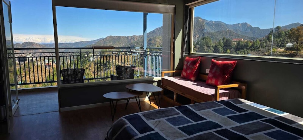 Deluxe Double Room, Hill View photo 2