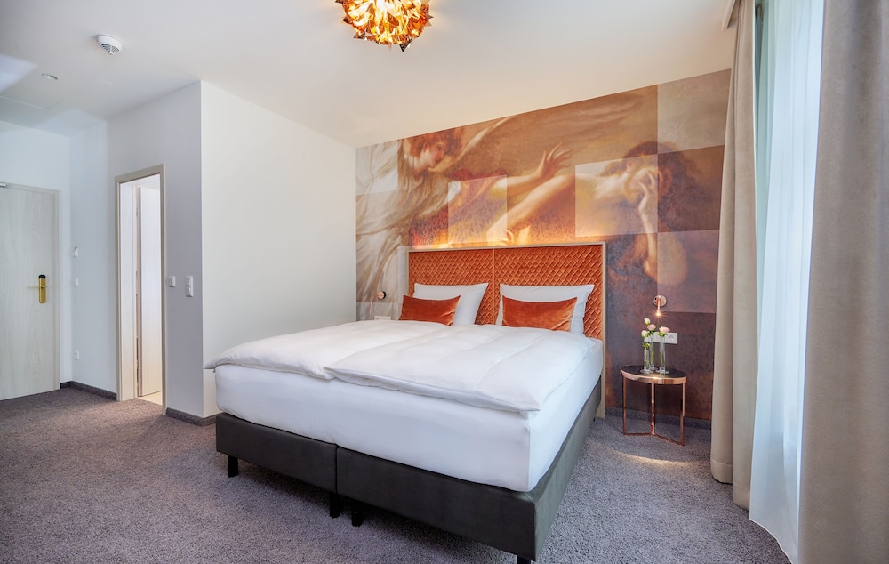 Junior Suite, 1 King Bed, Bathtub, City View