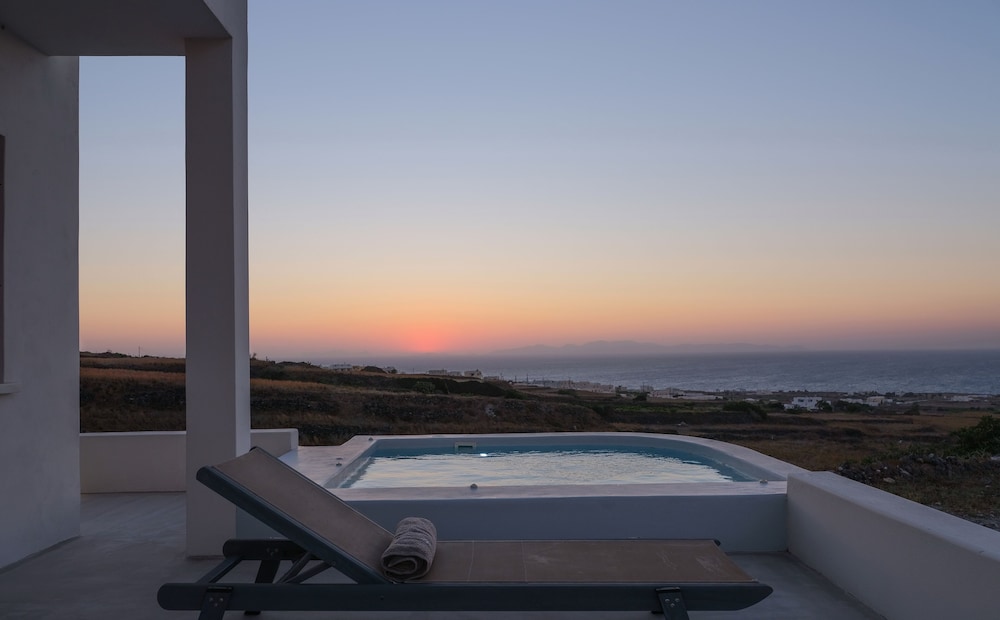 Superior Suite Two Bedrooms Sea View with Plunge Pool - Photo 11