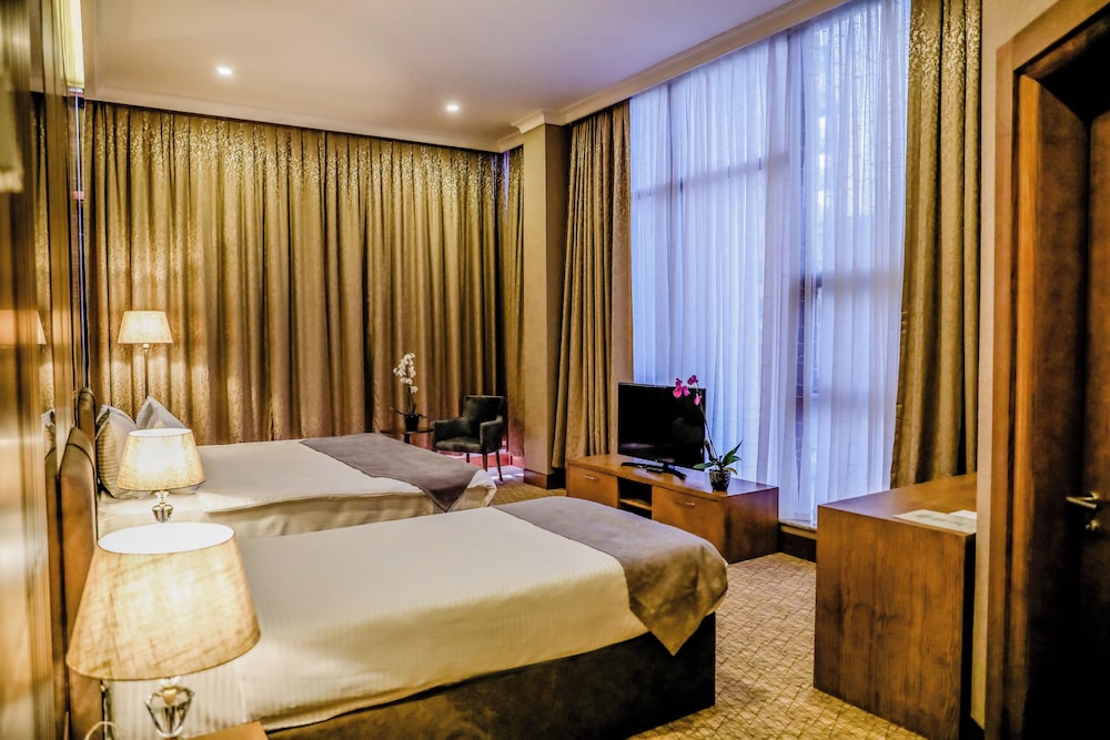 Suite, Non Smoking, Lake View photo 3