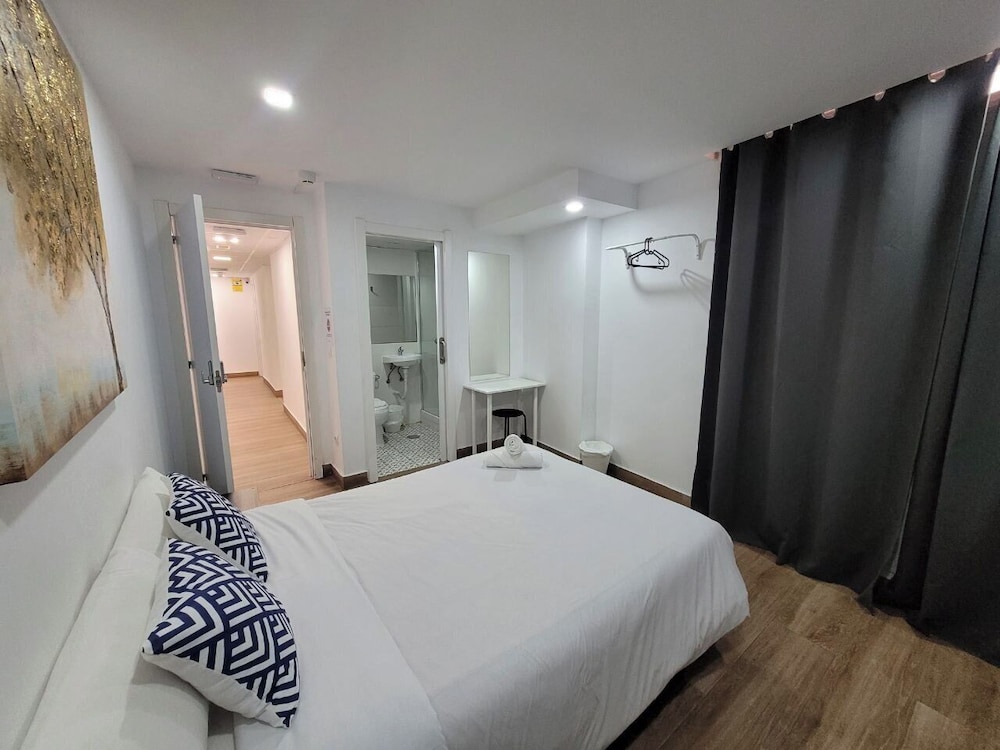 Basic Double Room, 1 Double Bed, Non Smoking, Private Bathroom