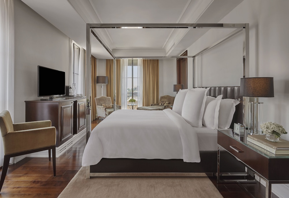 Premier Room, 1 King Bed, Corner