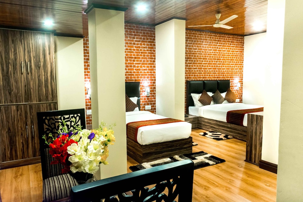 Suite - Photo 3