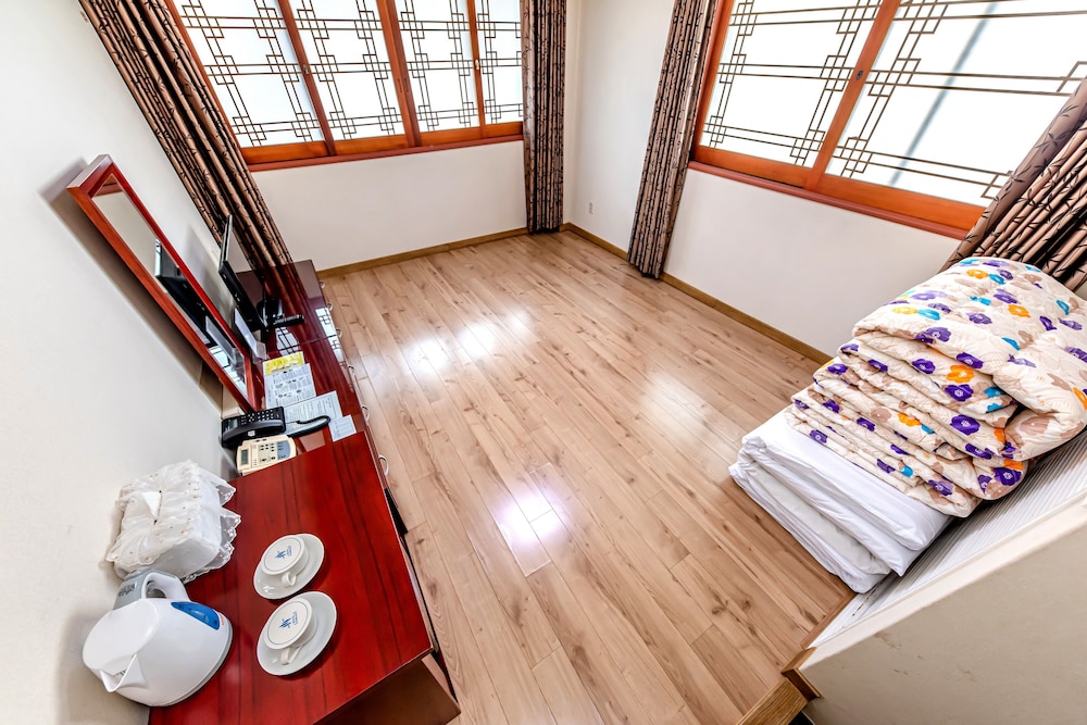 Family Suite (Bed room + Ondol room) photo 1