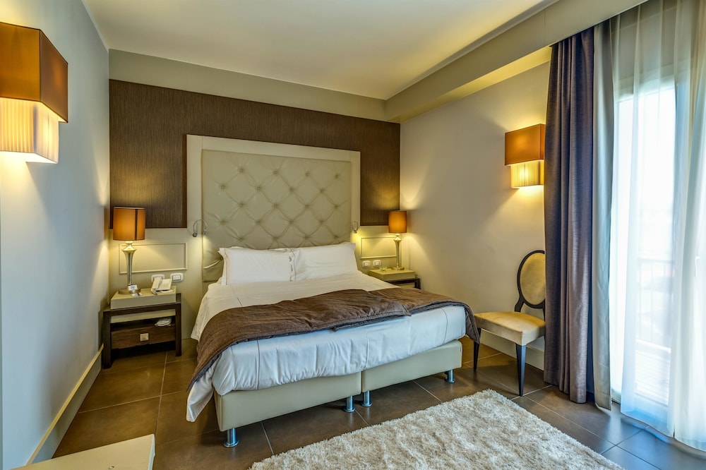 Superior Room, 1 King Bed, Non Smoking (Gulf View) photo 3