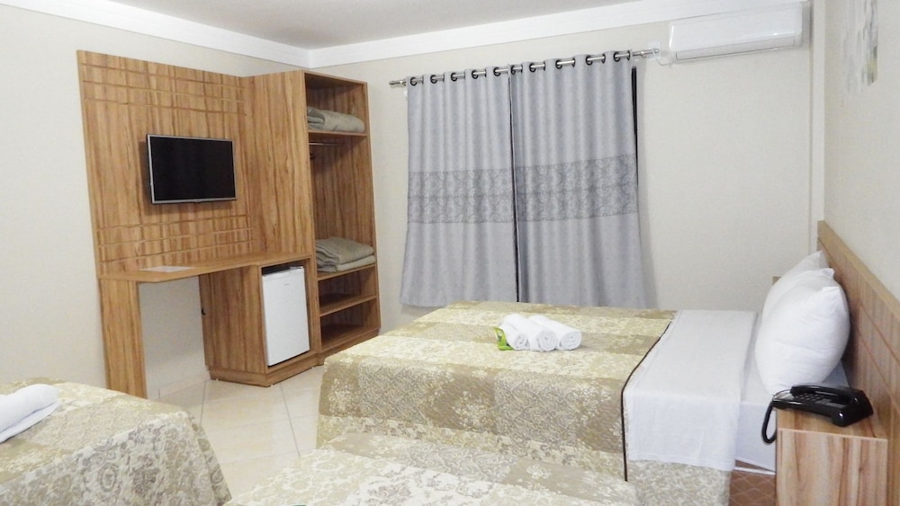 Economy Quadruple Room, Multiple Beds, Non Smoking photo 2