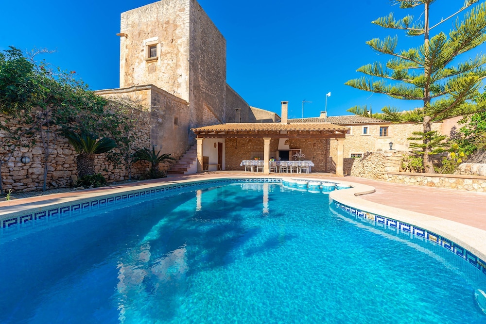 Villa photo 2