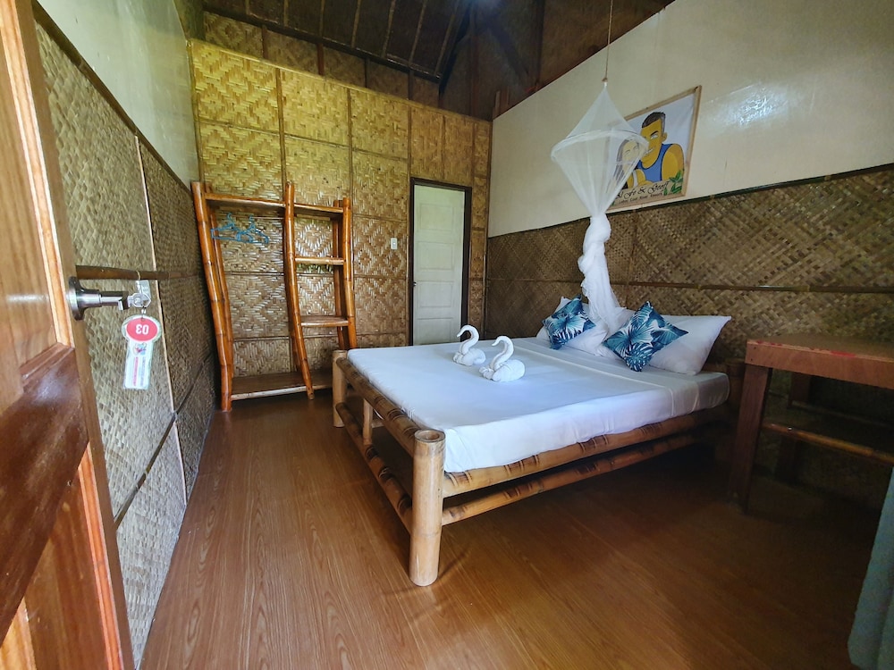 Standard Suite, 1 Queen Bed, Garden View, Garden Area