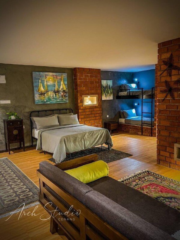 Studio Apartment - Photo 1