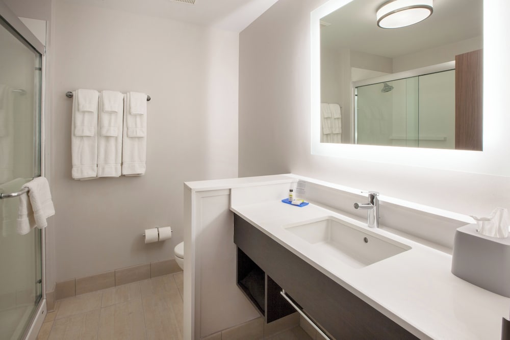 Suite, 2 Queen Beds - Photo 2