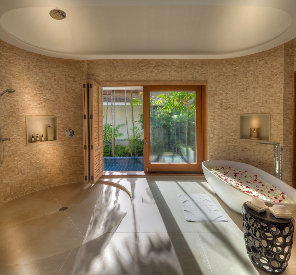 Villa Languor - Oceanfront Master Suite photo 3