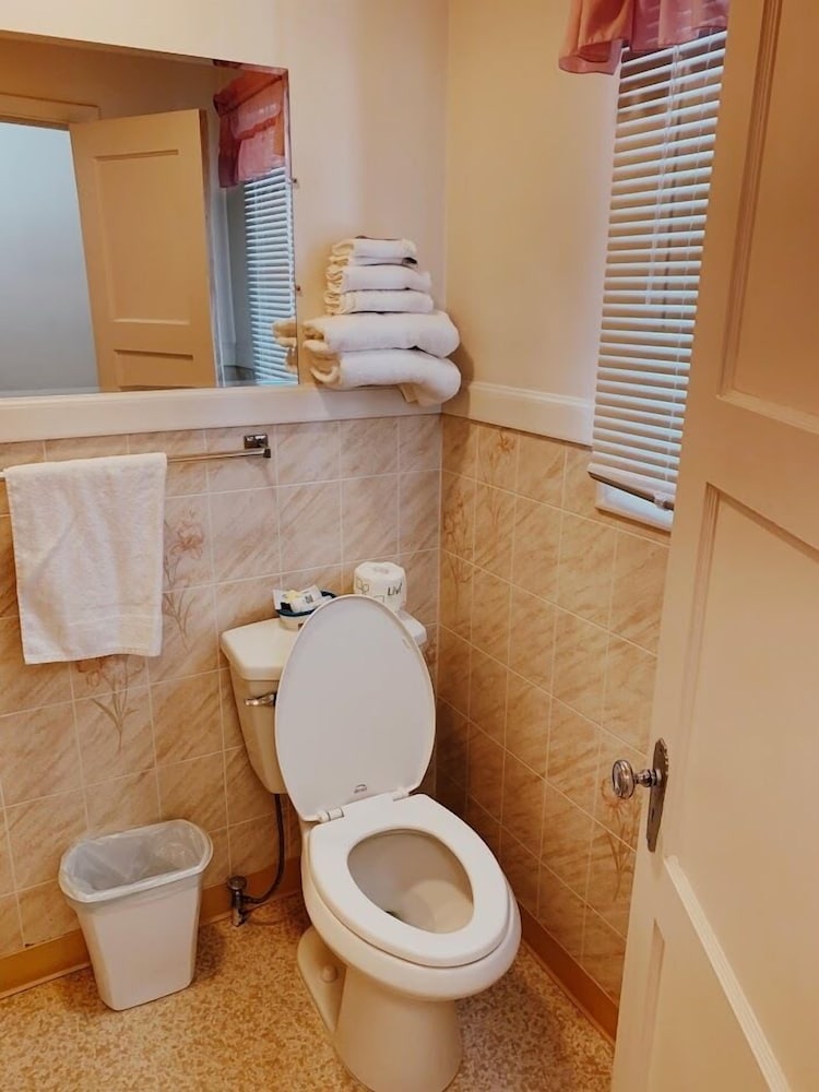 Standard Room, 1 Queen Bed, Accessible photo 2