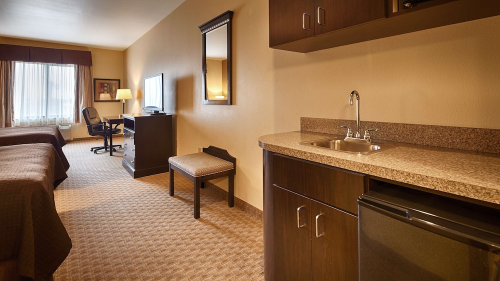 Standard Room, 2 Queen Beds, Non Smoking, Refrigerator & Microwave (Larger Room)
