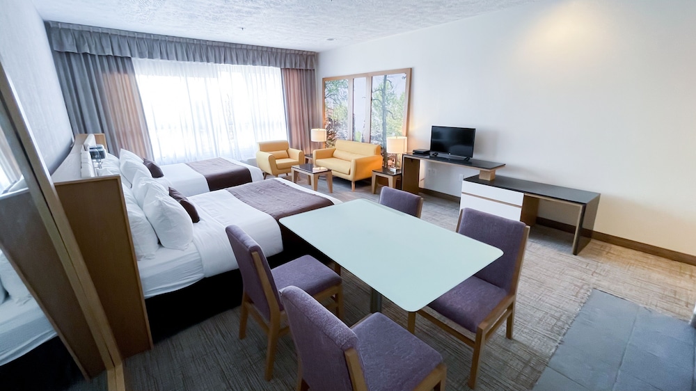 Town Center Studio With Kitchenette - Photo 3