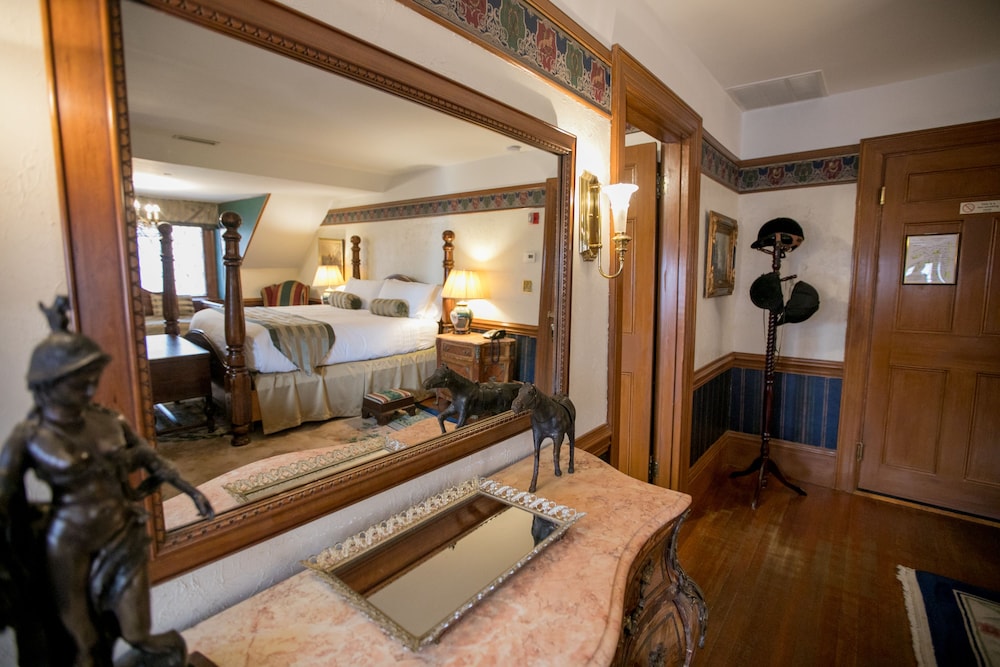 Room (Hunt Room)