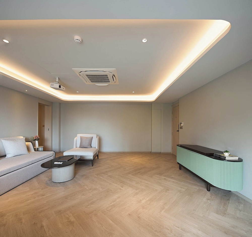 The Path Suite photo 2