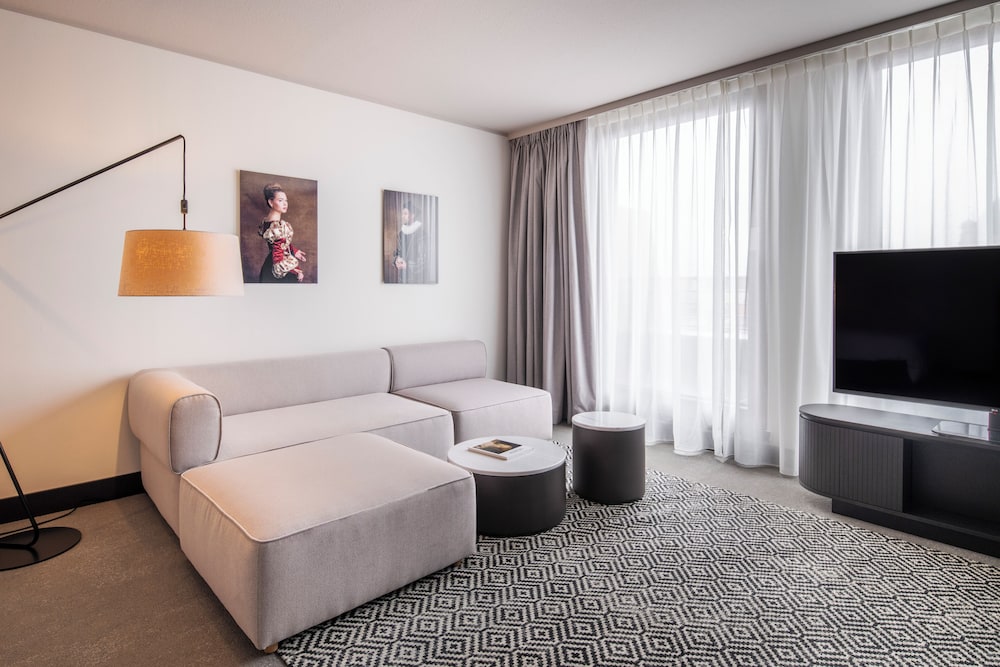Junior Suite, 1 King Bed with Sofa bed, Balcony, City View thumbnail 6