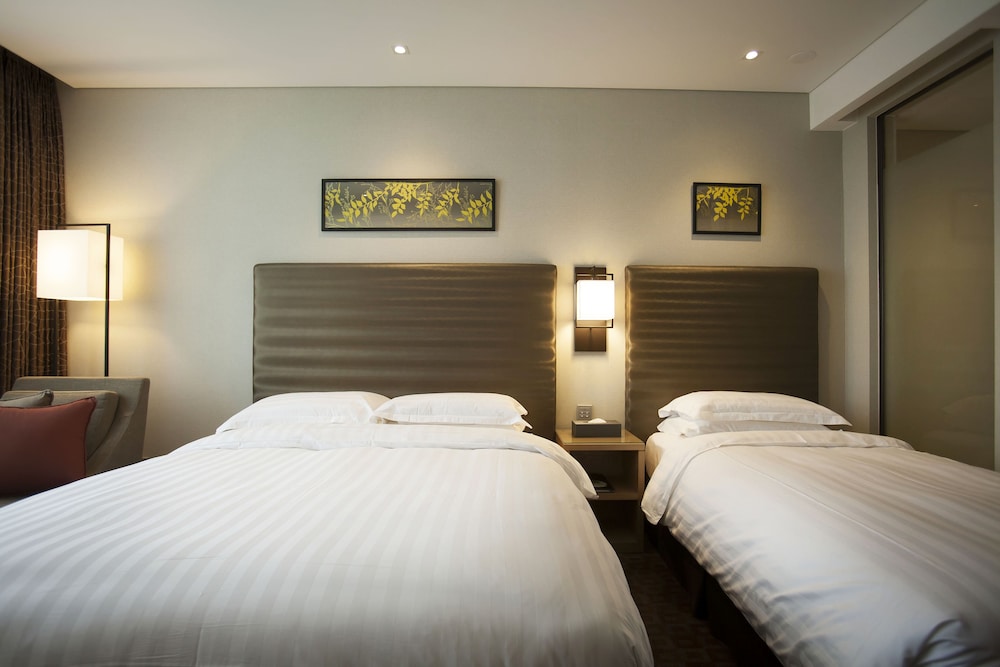 Deluxe Room, Multiple Beds, Non Smoking (Twin bed on request) photo 3