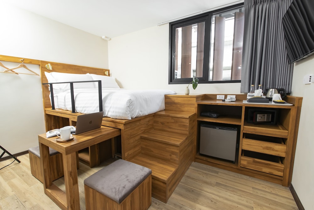 Design Room, 1 Queen Bed, Non Smoking, City View photo 1