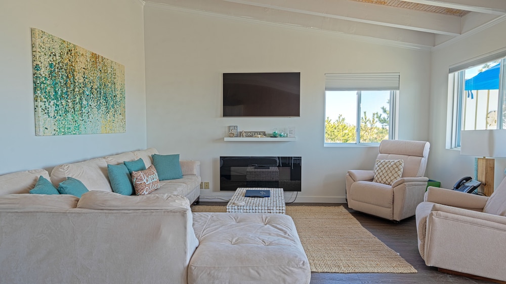 Lower One Bedroom Oceanfron (SR)