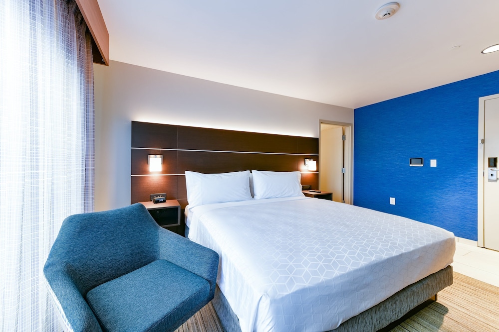 Standard Room, 1 Double Bed, Accessible, Non Smoking (Communications, Mobility) - Photo 2