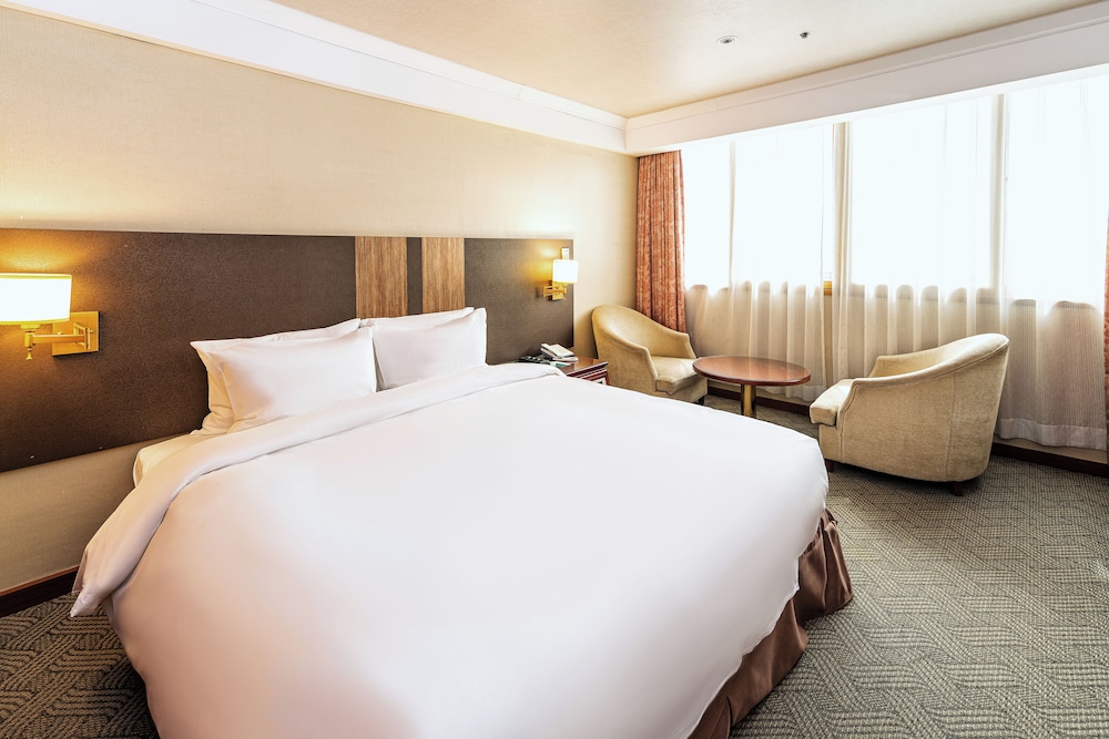 Standard Room, 1 Queen Bed (Breakfast for 1 Included)
