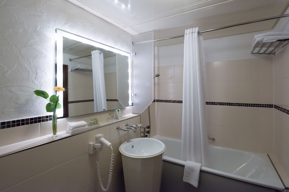Classic Double Room Woodside View - Photo 15