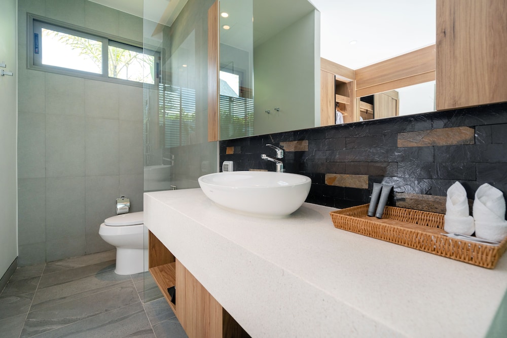 3 Bedroom Grand Deluxe Garden Pool Villa photo 3