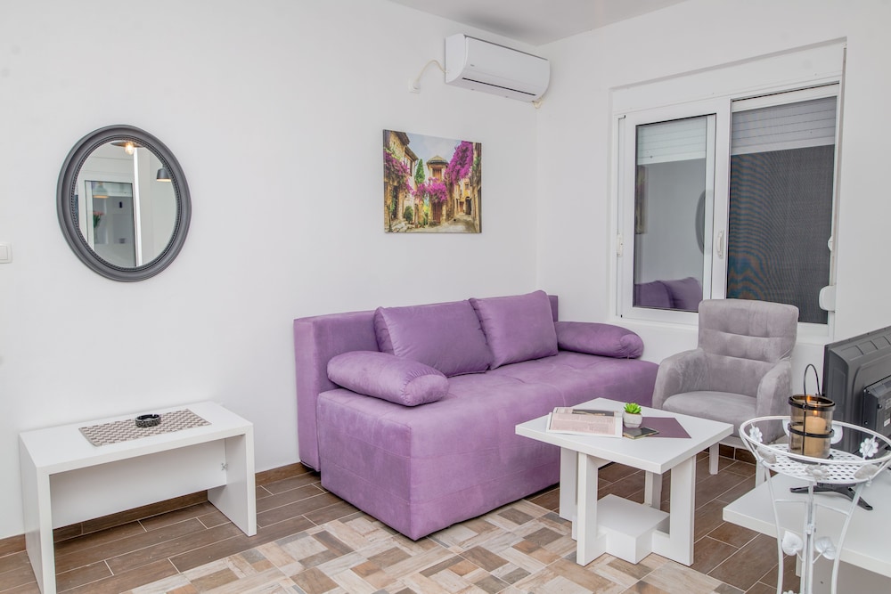 Standard Studio, 1 Queen Bed with Sofa bed, Partial Sea View photo 3