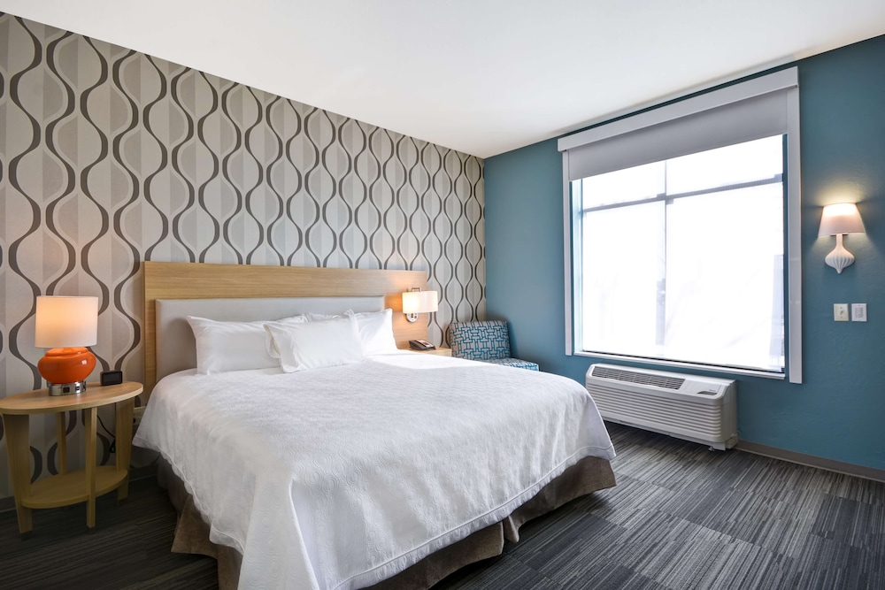 Suite, 1 King Bed, Accessible, Non Smoking (Hearing) photo 2