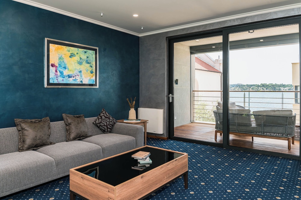 Luxury Apartment, Sea View