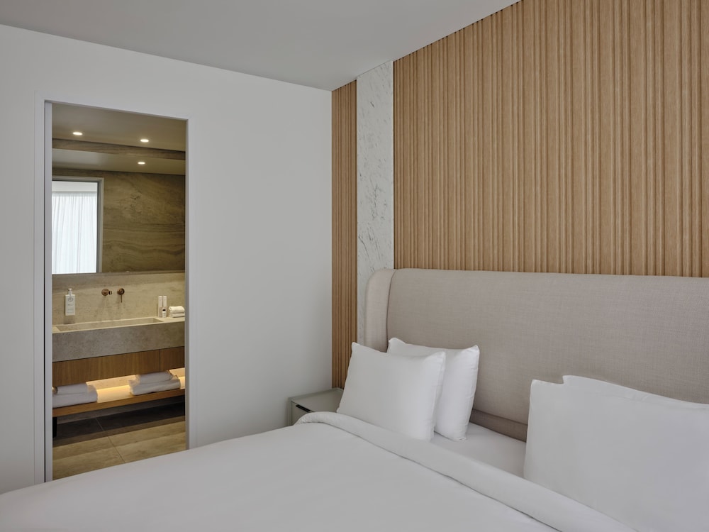 Nur Signature Suite with Hot Tub photo 2