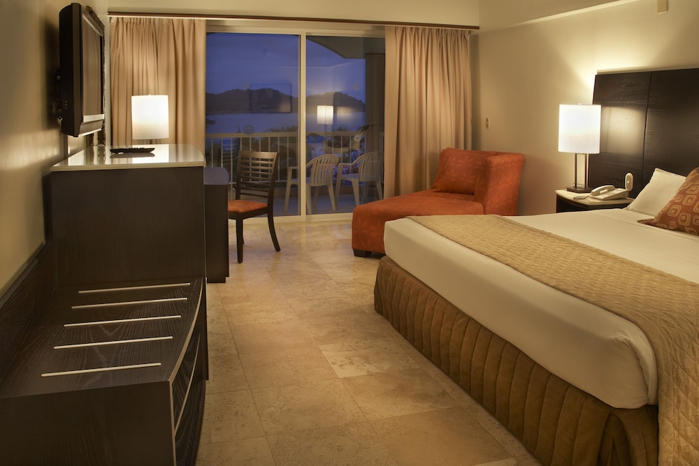 Deluxe Room, Balcony, Sea View - Photo 1