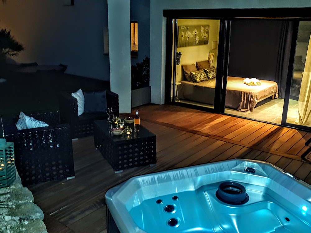 Comfort Double Room, 1 Queen Bed (Jasmin)