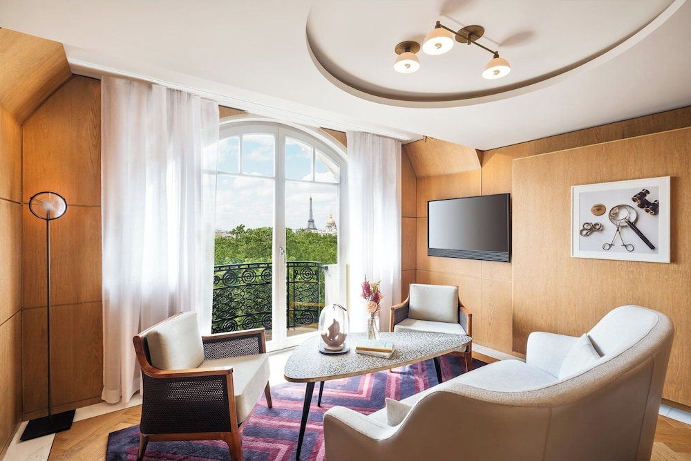 Two-Bedroom Saint-Germain-des-Pres Suite