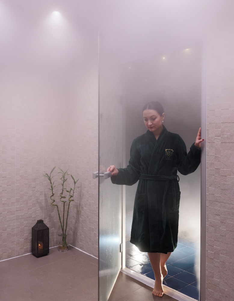 Superior Double Room (SPA Access + Massage) thumbnail 6