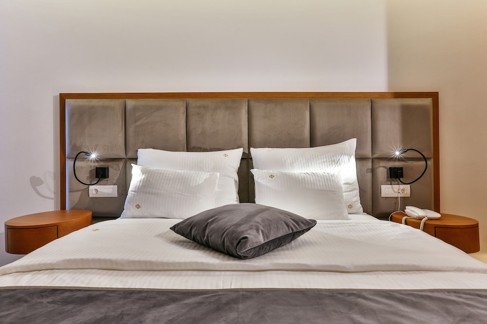 Economy Double Room, City View photo 3