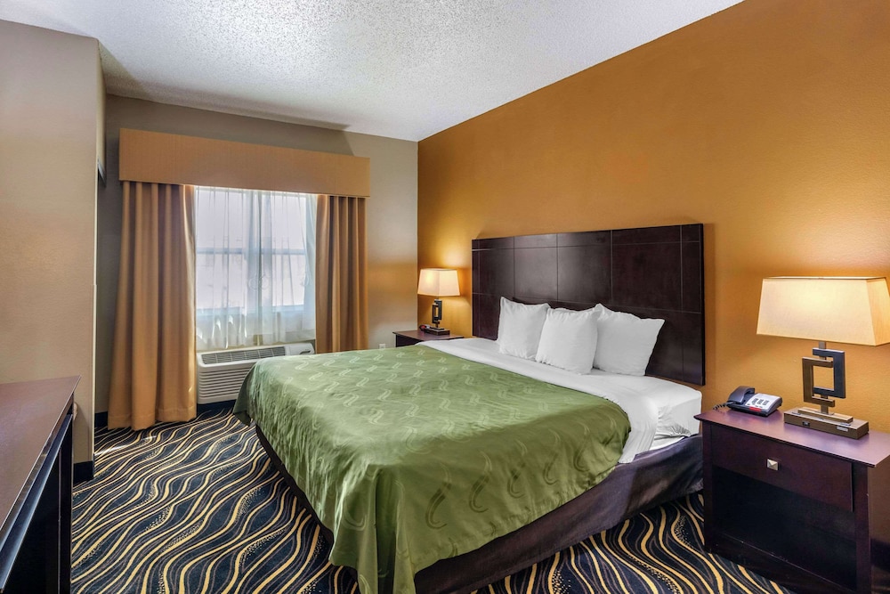 Business Suite, 1 King Bed with Sofa bed, Accessible, Non Smoking - Photo 1