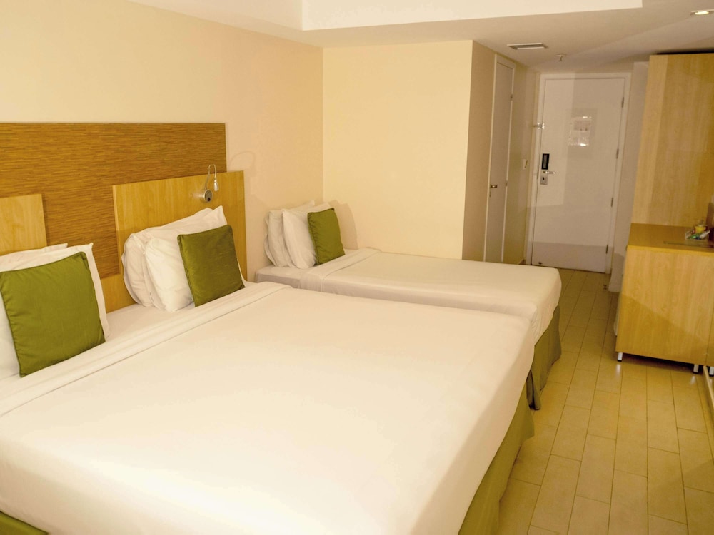 Standard Room, Multiple Beds - Photo 3