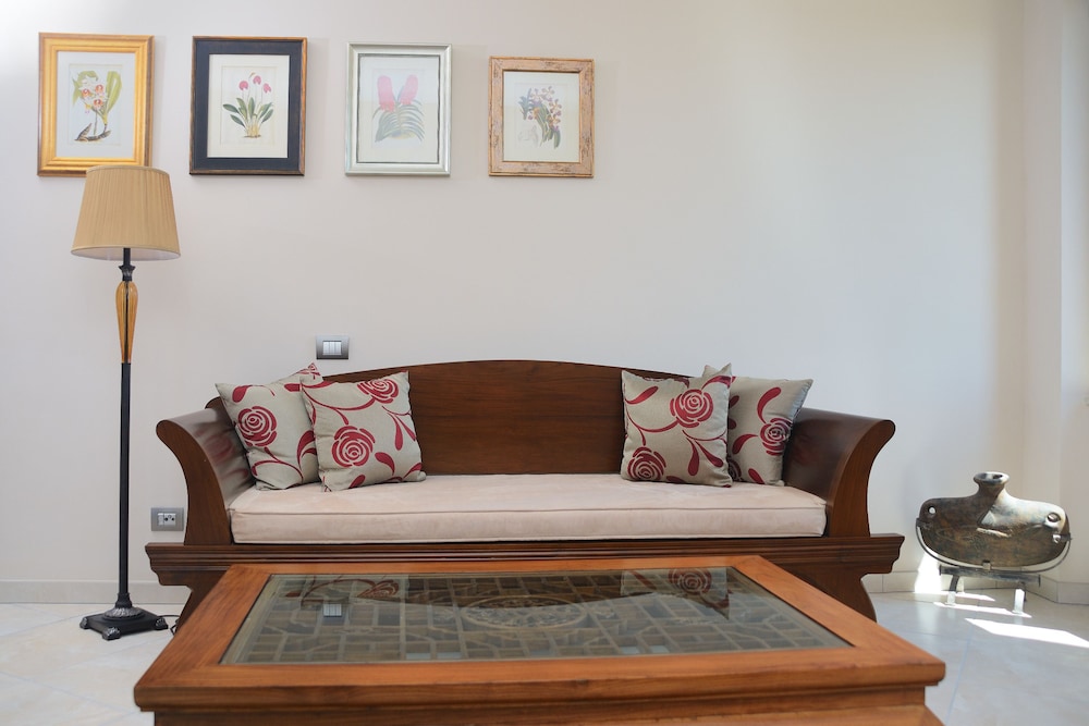Junior Suite, 1 King Bed, Jetted Tub photo 2