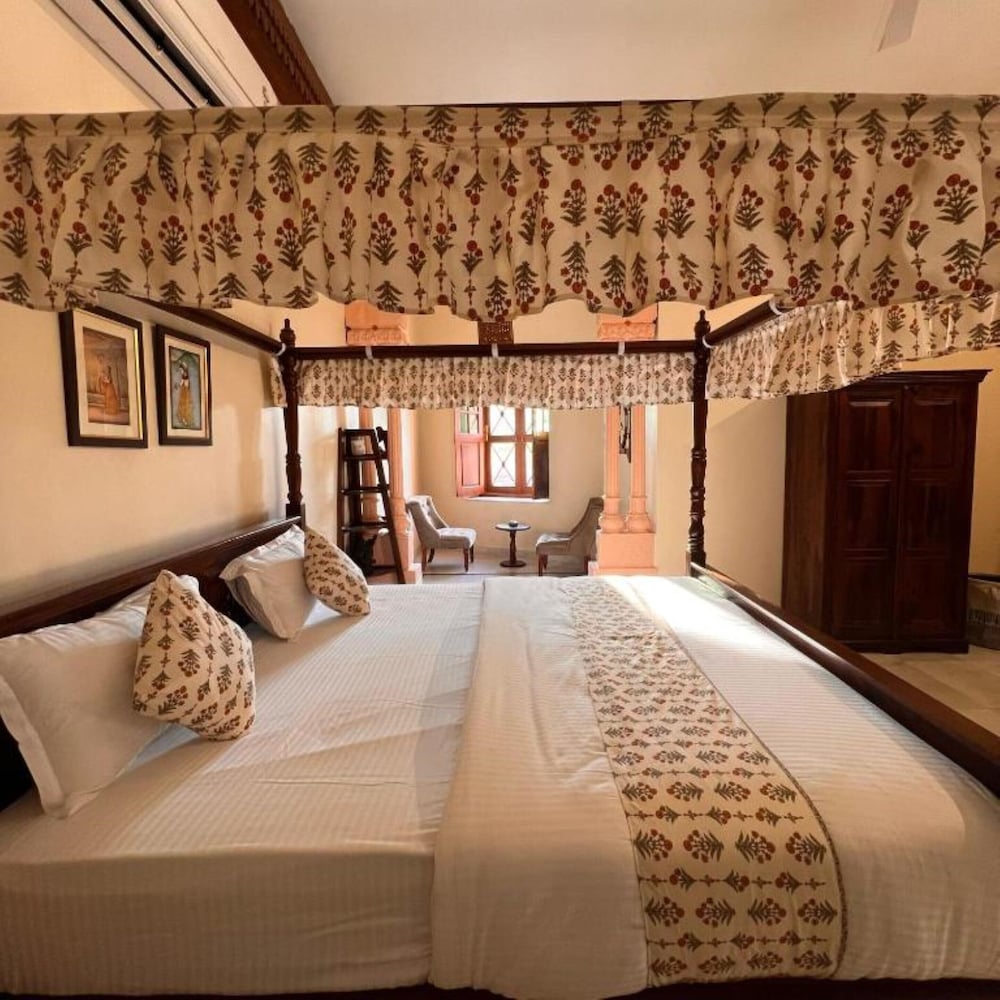 Deluxe Suite, City View