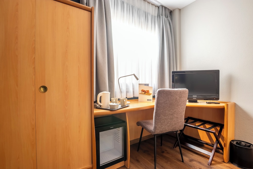 Room - Photo 24