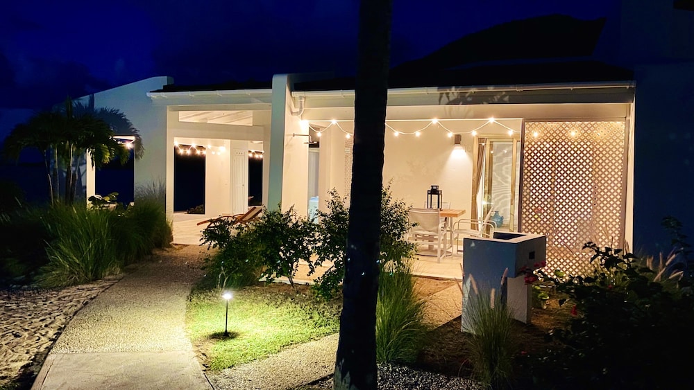 Luxury Studio, 1 Bedroom, Kitchenette, Beachside photo 2