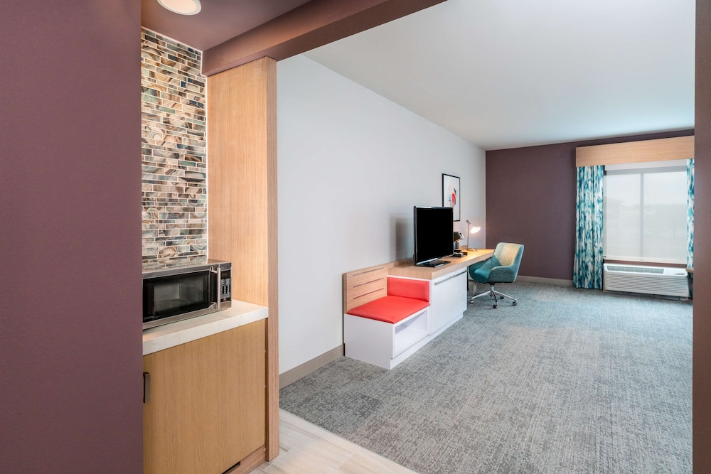 Room, 2 Queen Beds, Accessible (Roll-In Shower) - Photo 1