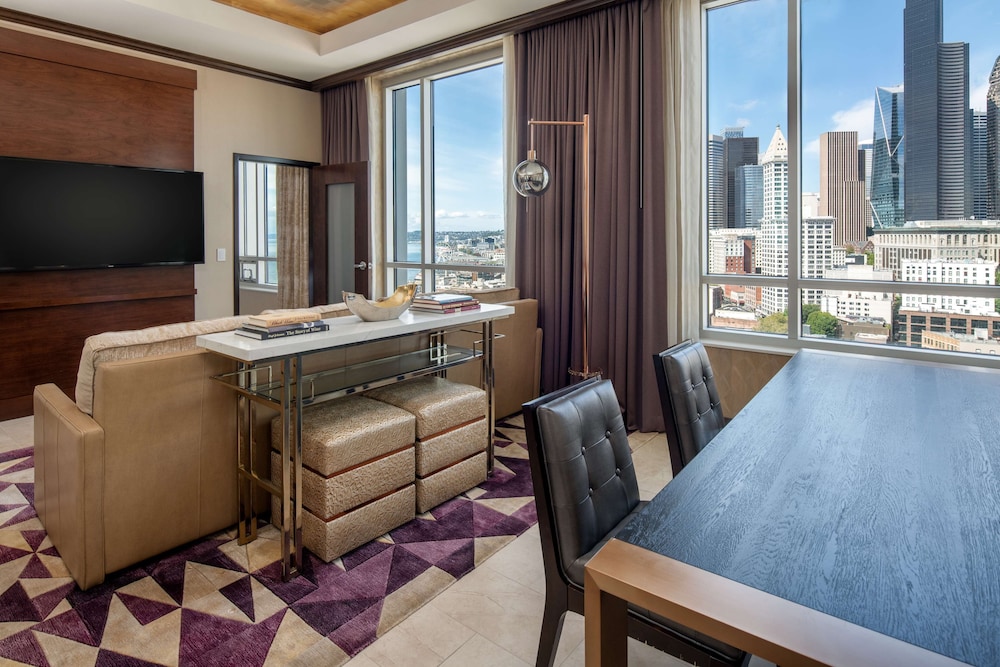 Penthouse, 1 King Bed (Cityscape)