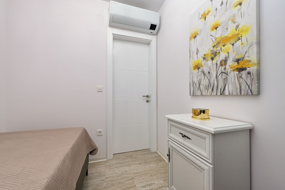 Deluxe Apartment, 2 Bedrooms, Partial Sea View photo 3