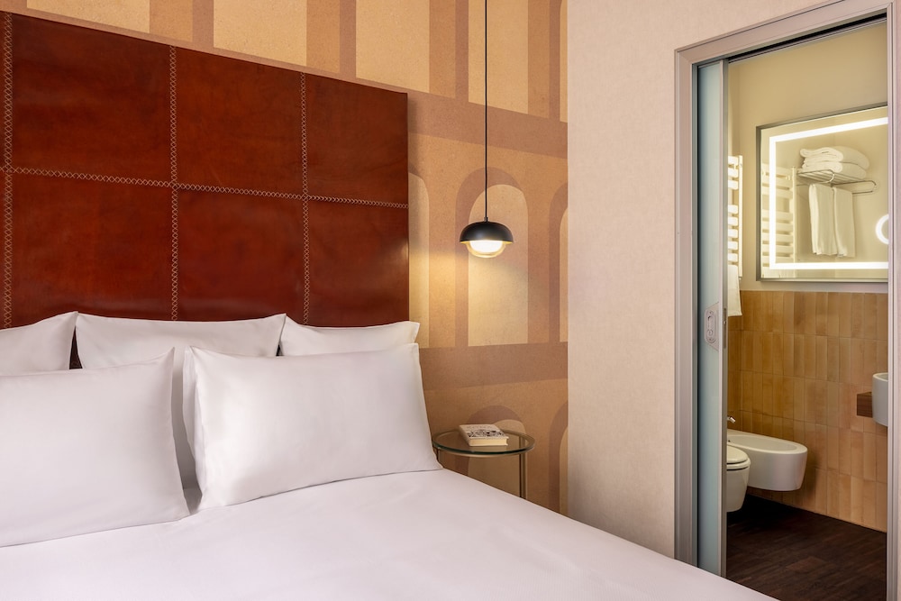 Deluxe Double Room, 1 Double Or 2 Twin Beds photo 2