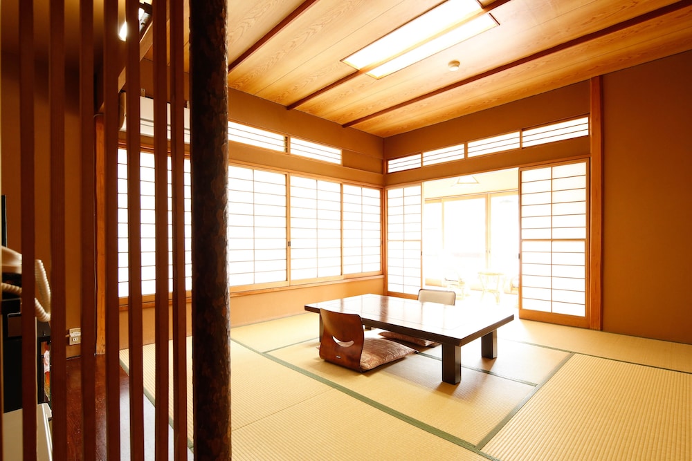 Japanese Style Triple Room with Separate Sitting Area (Private Toilet and Shared Bathroom) photo 3