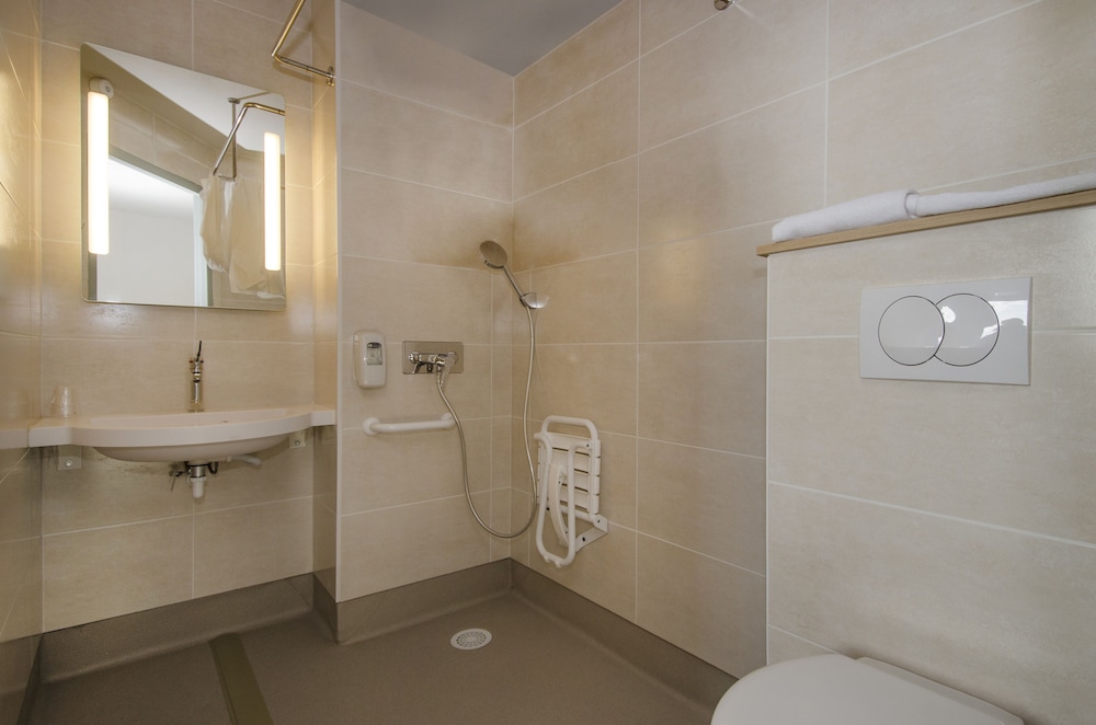 Standard Twin Room, Non Smoking - Photo 3