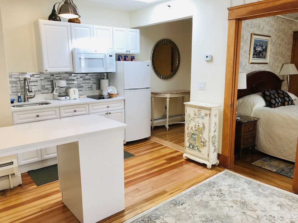 Traditional Apartment (Pet Friendly) photo 1